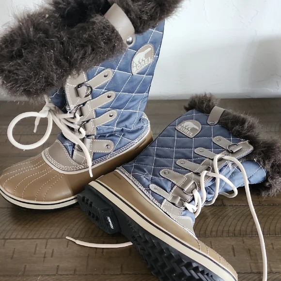 Sorel Fur-Lined Winter Boots - Picture 6 of 7